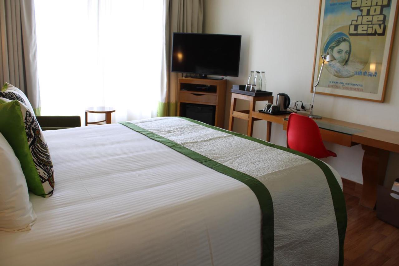 The Park Chennai Hotel Bagian luar foto A room at the hotel