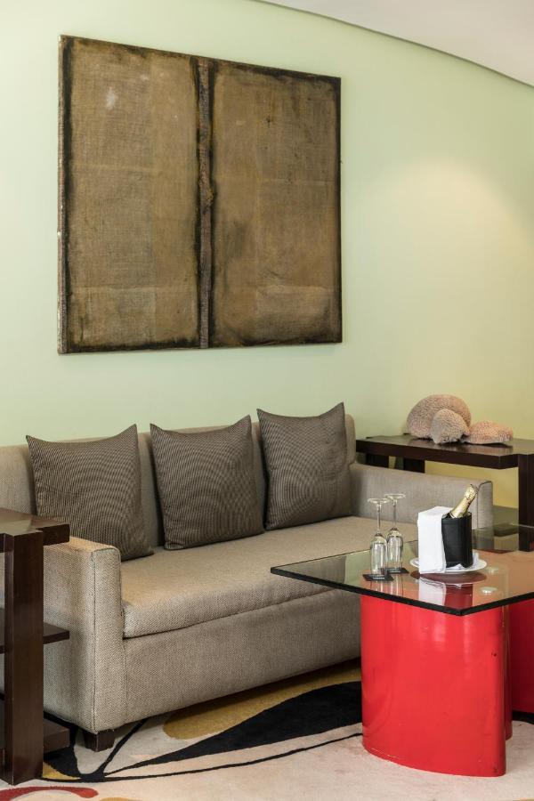 The Park Chennai Hotel Bagian luar foto A suite at the hotel