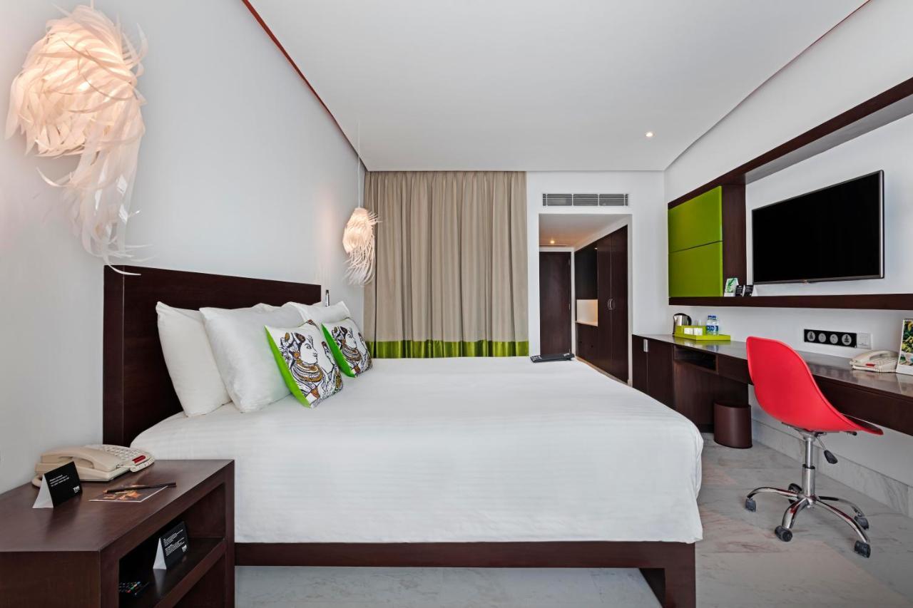 The Park Chennai Hotel Bagian luar foto A room at the hotel