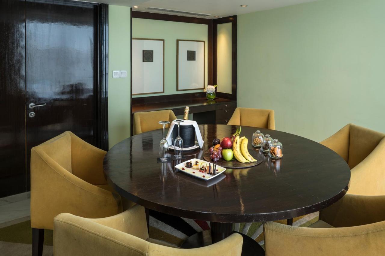The Park Chennai Hotel Bagian luar foto A table set for afternoon tea