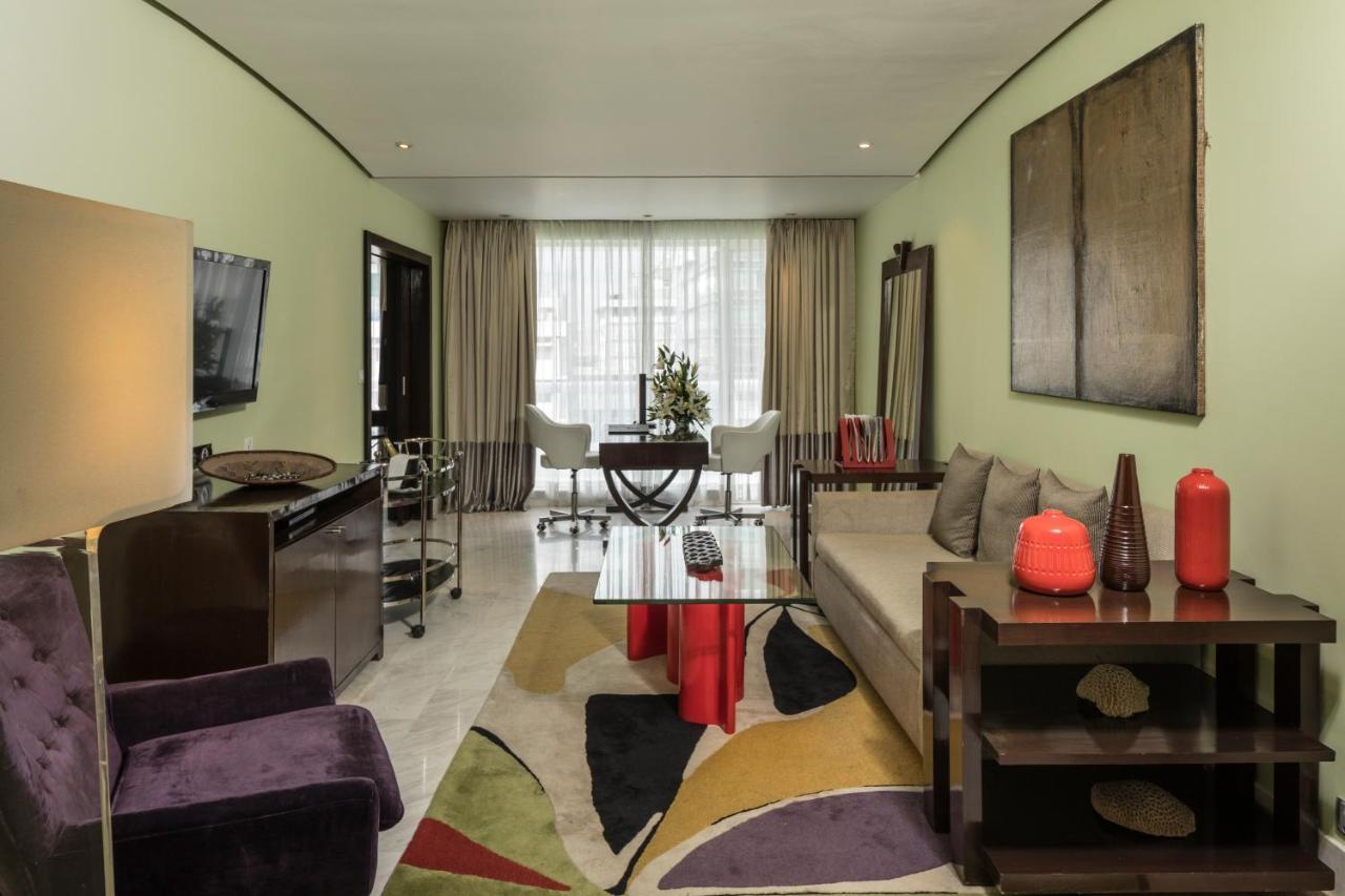 The Park Chennai Hotel Bagian luar foto A suite at the hotel