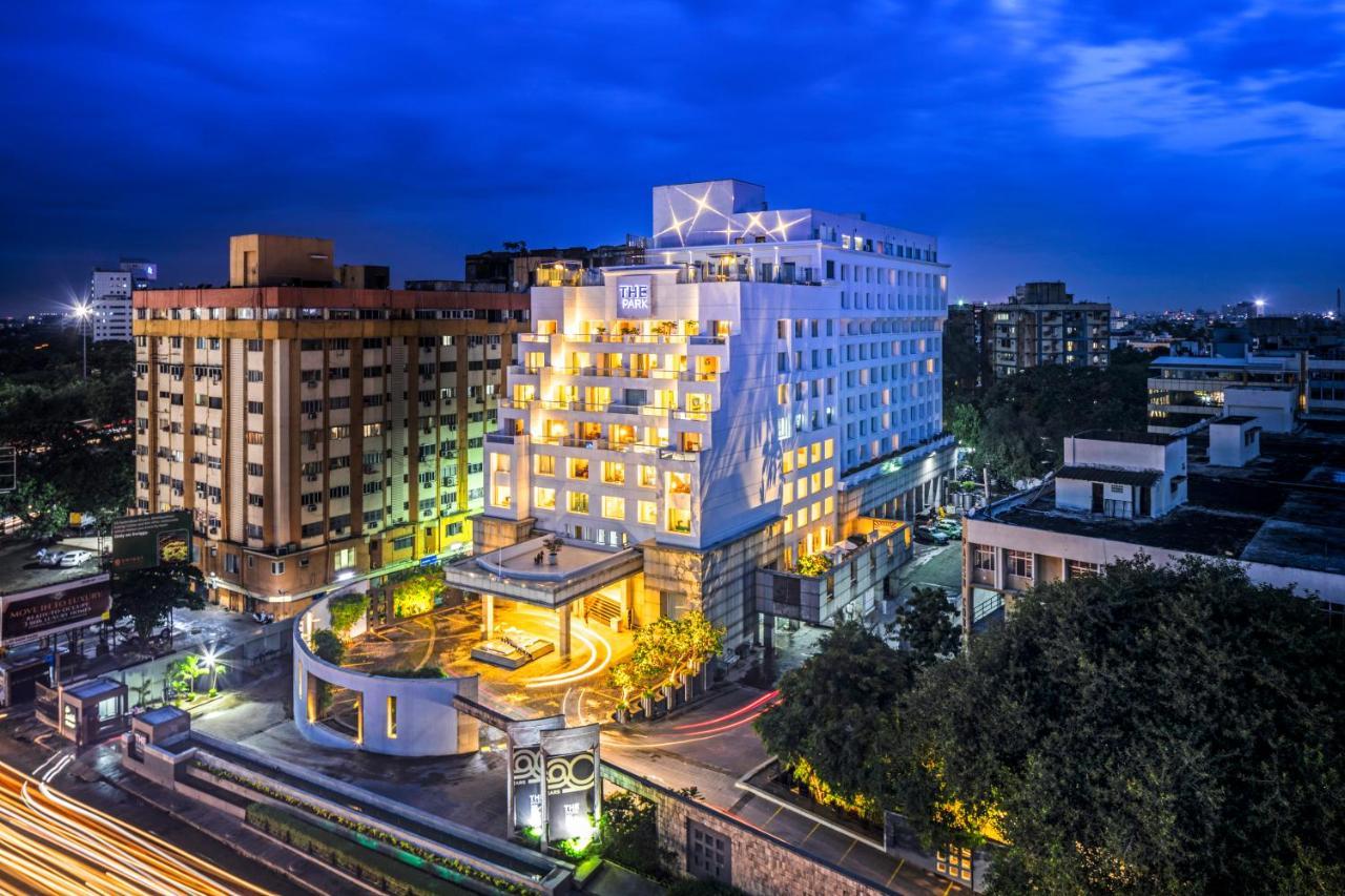 The Park Chennai Hotel Bagian luar foto The hotel at night