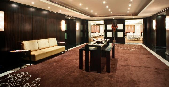 The Park Chennai Hotel Bagian luar foto The lobby of the hotel