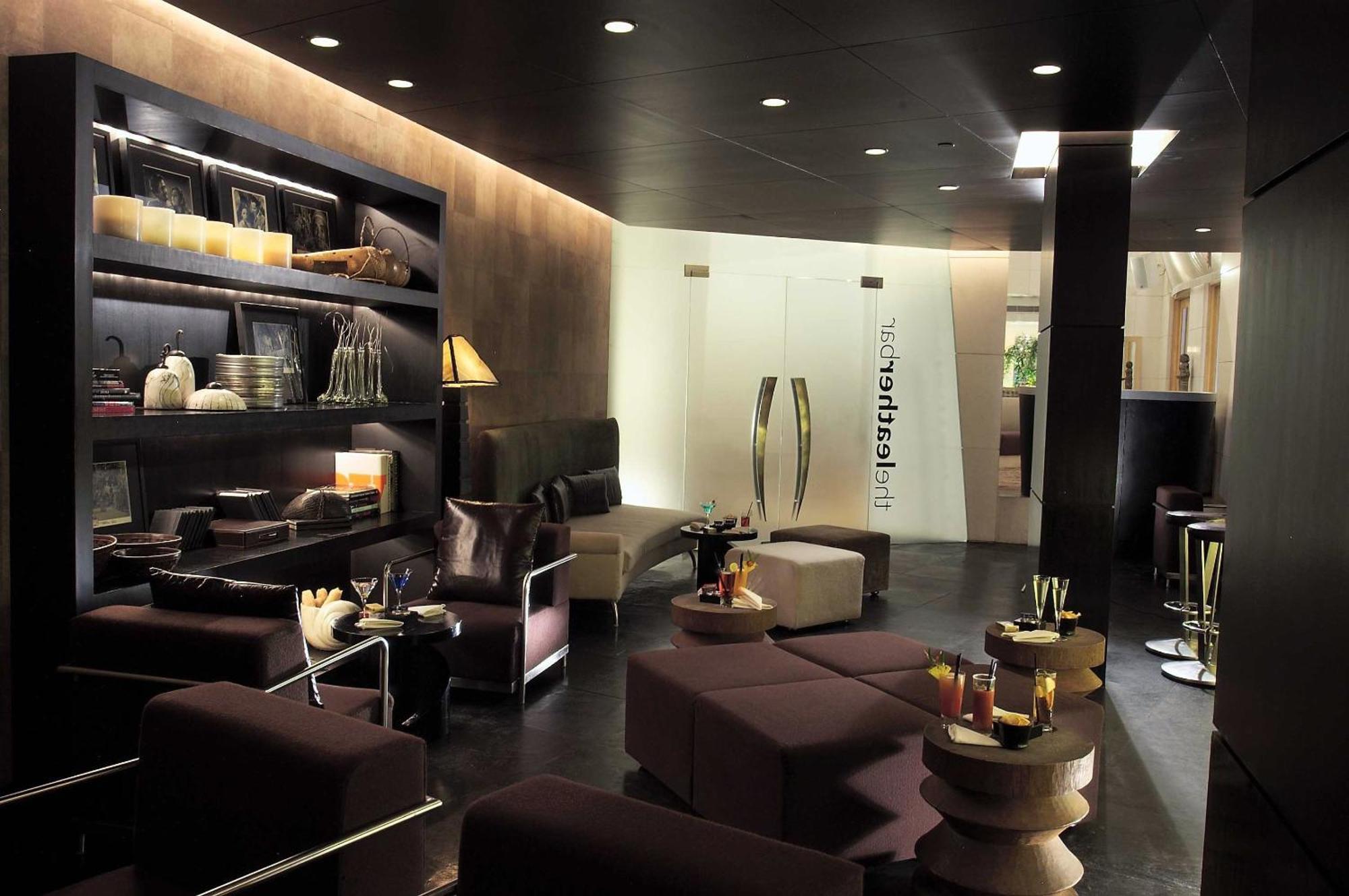 The Park Chennai Hotel Bagian luar foto The interior of the restaurant