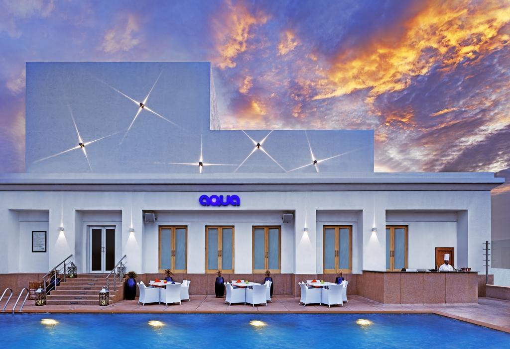 The Park Chennai Hotel Bagian luar foto The pool at the Taj Mahal Palace