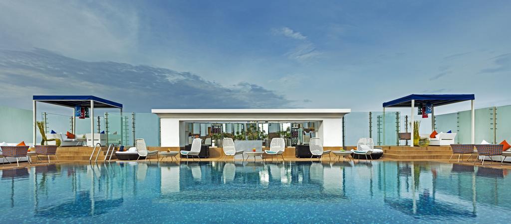 The Park Chennai Hotel Bagian luar foto The pool at the hotel
