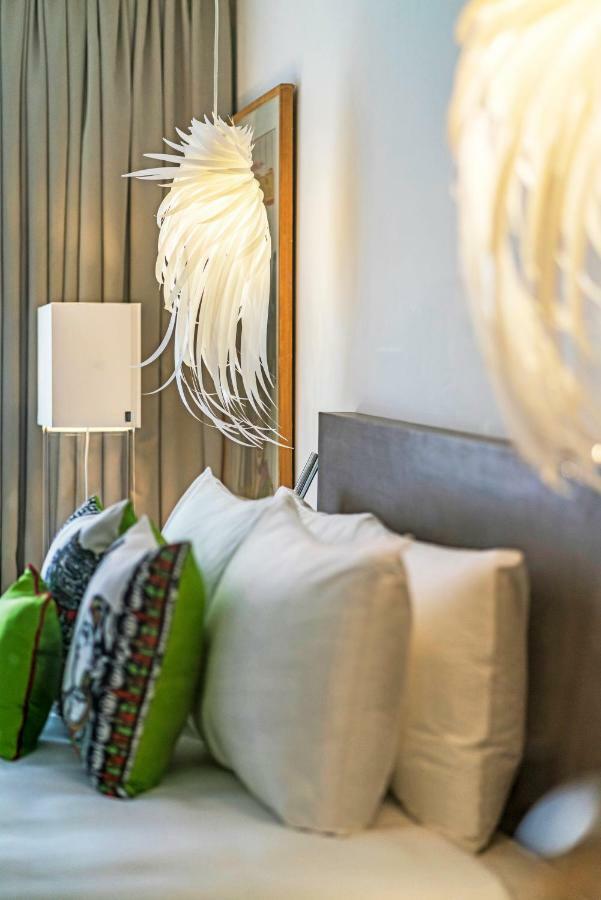 The Park Chennai Hotel Bagian luar foto A wall light